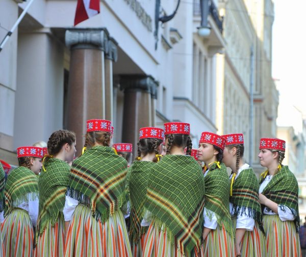 XII Latvijas Skolu jaunatnes dziesmu un deju svētku skates ciparos