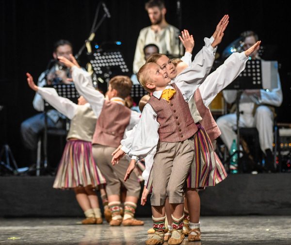 Tautas deju lielkoncerta “Saule vija zelta rotu” repertuāra pirmais modelēšanas koncerts