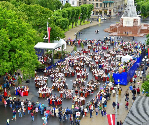 Par mūsu kopīgo ceļu uz Svētkiem: XII Skolu jaunatnes dziesmu un deju svētku mākslinieciskās padomes priekšsēdētājs Romāns Vanags