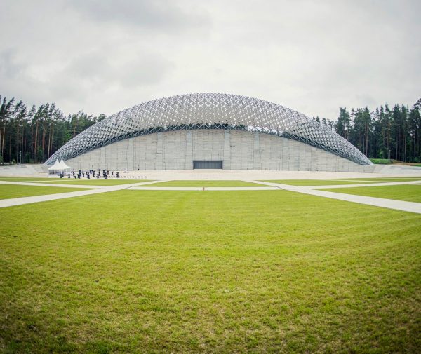 Aplūko jauno estrādi no putna lidojuma!