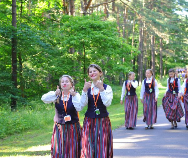 12. jūlijā sāksies Latvijas skolu jaunatnes dziesmu un deju svētku norises #DziediUnDejo2021 pirmais notikums 43 Latvijas novados – “Saulesvija”